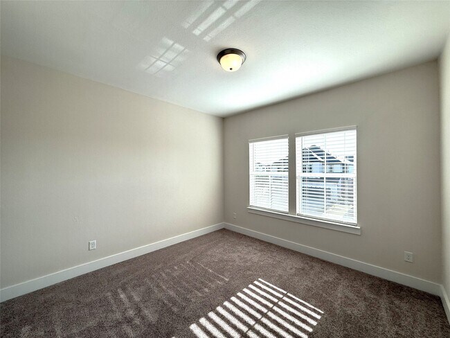 Building Photo - 2519 Dovetail Elm Dr