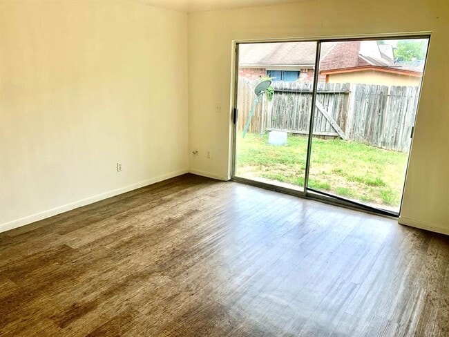 Building Photo - 13815 Glade Hollow Dr