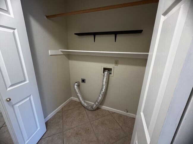 Building Photo - Riverbank