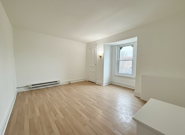 Building Photo - 636 W Lafayette St