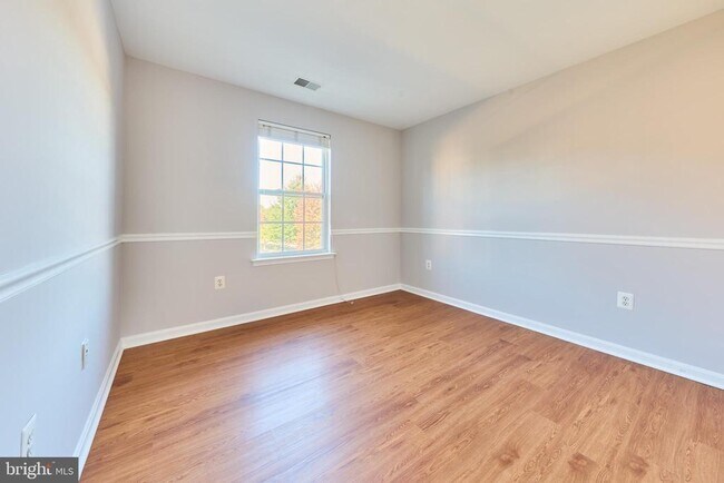 Building Photo - 685 Springhouse Square SE