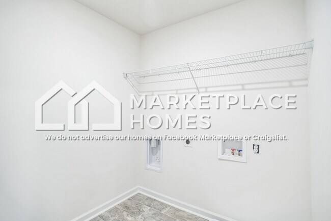Building Photo - 2025 Southwood Cir