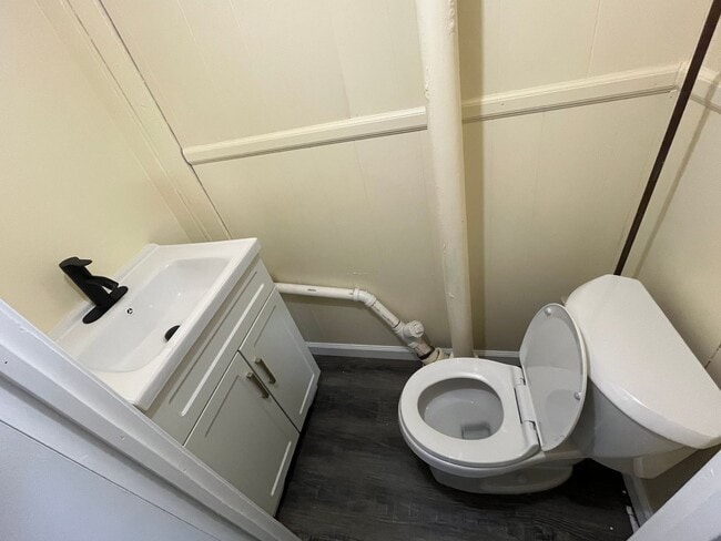 Building Photo - Freshly Renovated Row Home with Beautiful ...