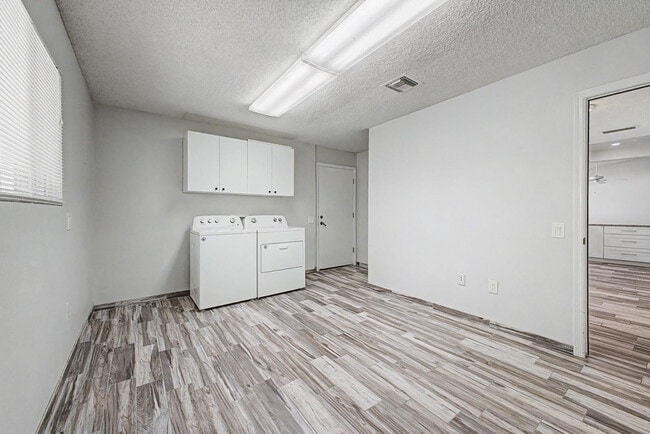Building Photo - 12714 W Crystal Lake Dr
