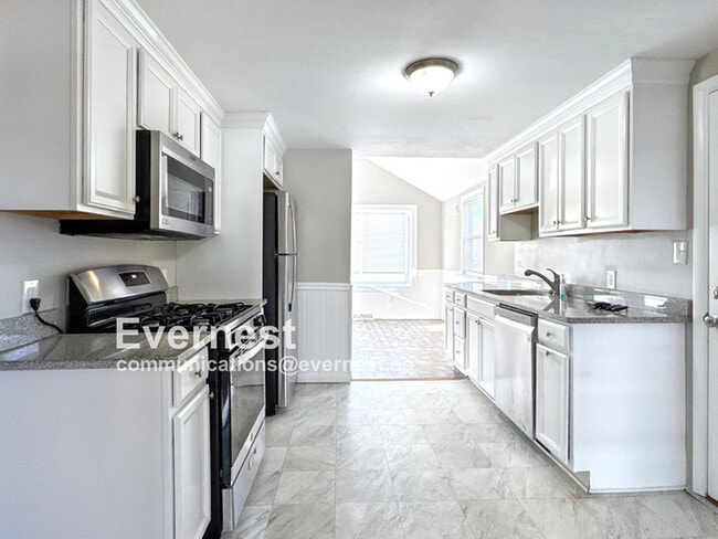 Building Photo - 3216 Elderwood Dr