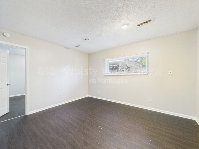 Building Photo - 1229 W Hayward Ave