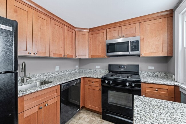 Building Photo - 233 Llewellyn Ave