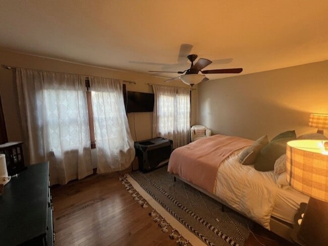 Building Photo - For Rent – Charming 2 Bed, 2 Bath Single-F...