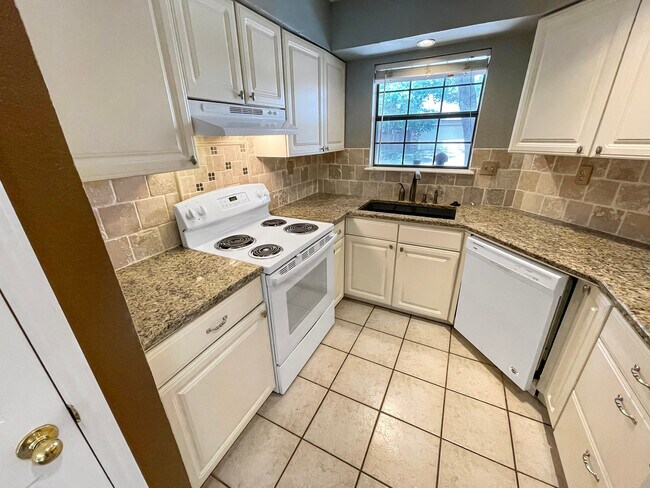 Kitchen - 6445 Brookway Dr