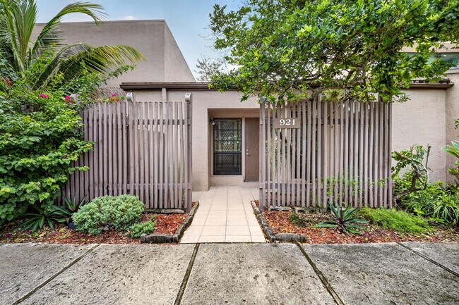 Building Photo - 921 NW 122nd Terrace