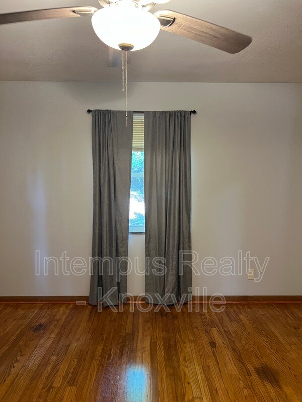 Building Photo - 5801 Ridgewood Rd