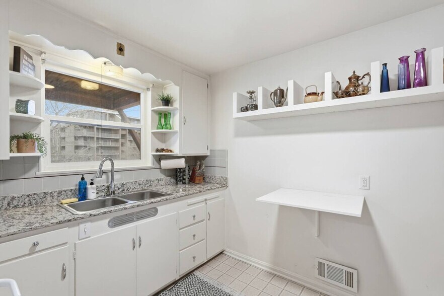 Building Photo - 237 N Center St