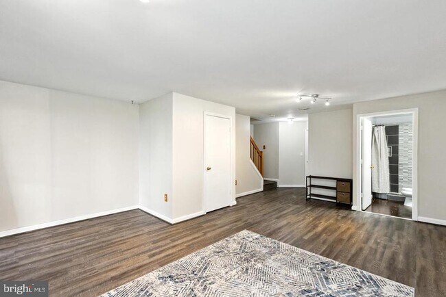 Building Photo - 9525 Clocktower Ln