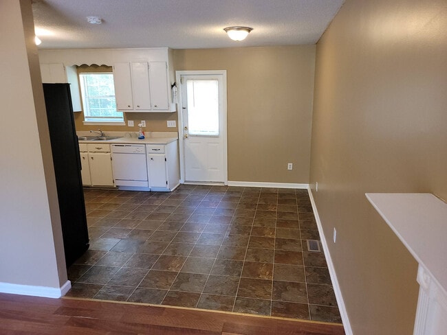 Building Photo - 11 Silver Spur Ct