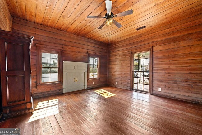 Building Photo - 497 Old Hwy 85