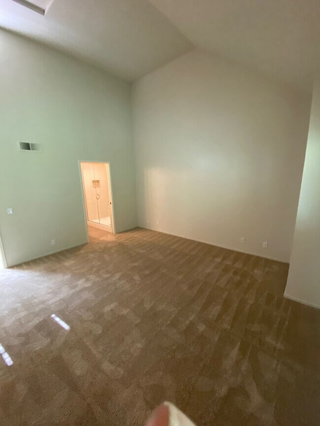 Building Photo - $4900-  Mountain View Townhouse-2 bedroom 2.5 bath.