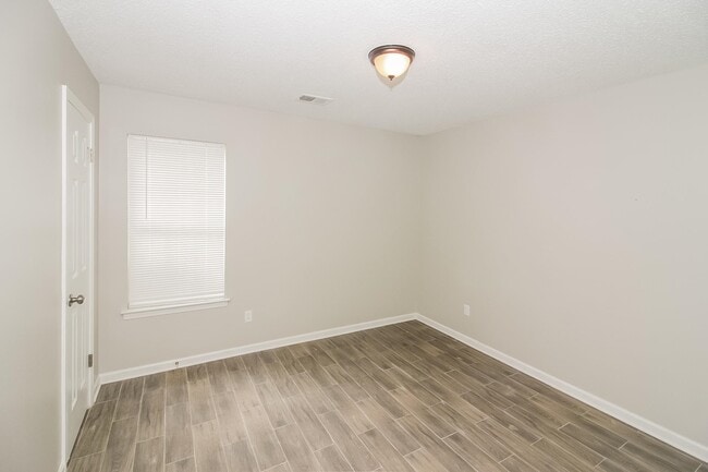 Building Photo - 6047 Cottage Hill Dr