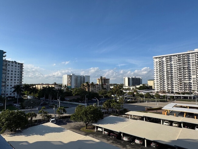 Building Photo - 305 N Pompano Beach Blvd