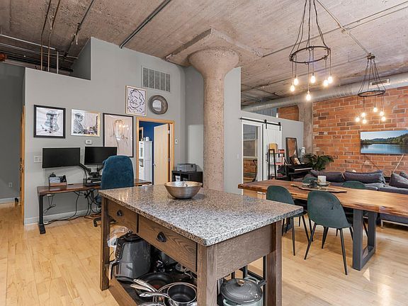 Building Photo - 521 S 7th St