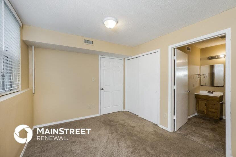 Building Photo - 5866 Parterra Dr
