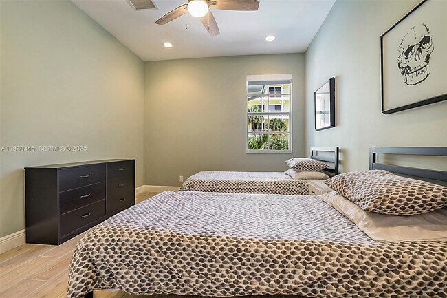 Building Photo - 140 Ocean Breeze Dr