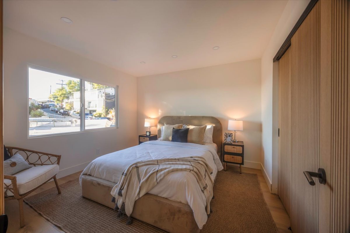 Building Photo - 1930 Kemper St