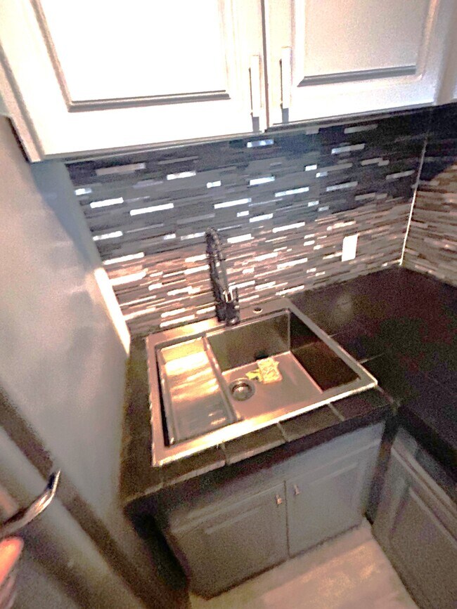 Building Photo - 1441 Lincoln Rd