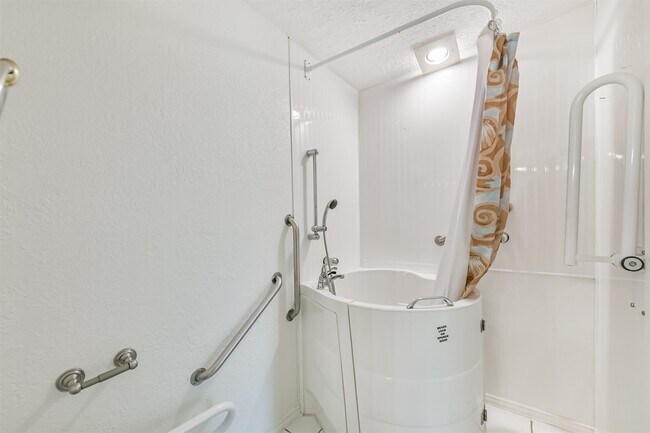 Building Photo - 807 Stadium Cir