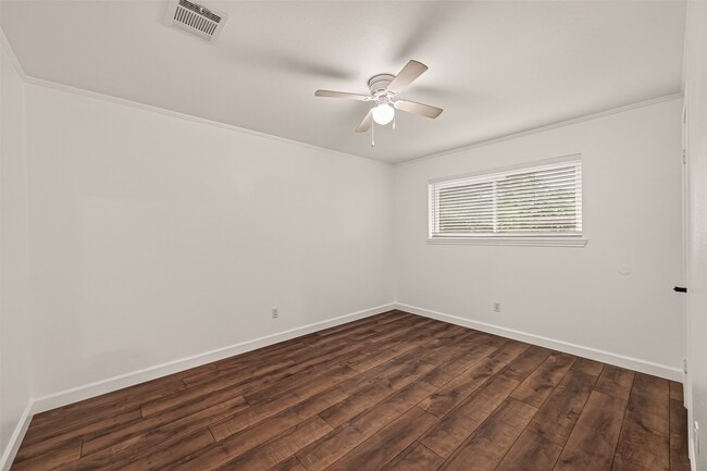 Building Photo - 5347 Lincoln Green Dr