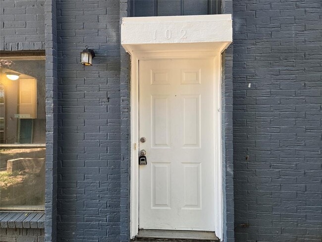 Building Photo - 3824 Southway Dr