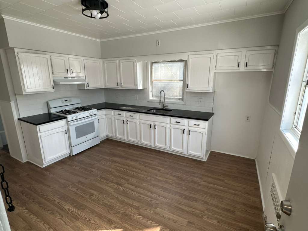 Building Photo - 55 James St