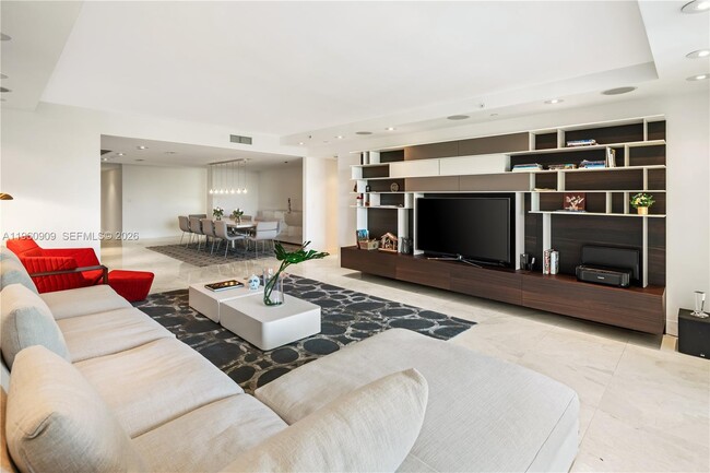 Building Photo - 765 Crandon Blvd