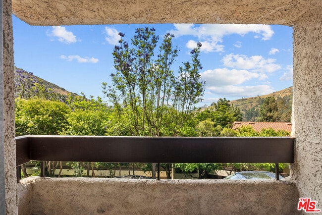 Building Photo - 2700 Cahuenga Blvd