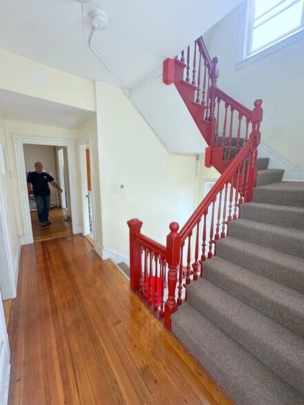 Building Photo - 145 College Ave