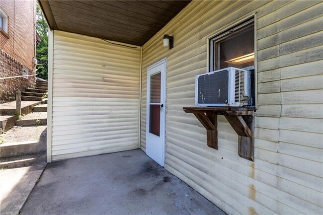 Building Photo - 415 Carothers Ave