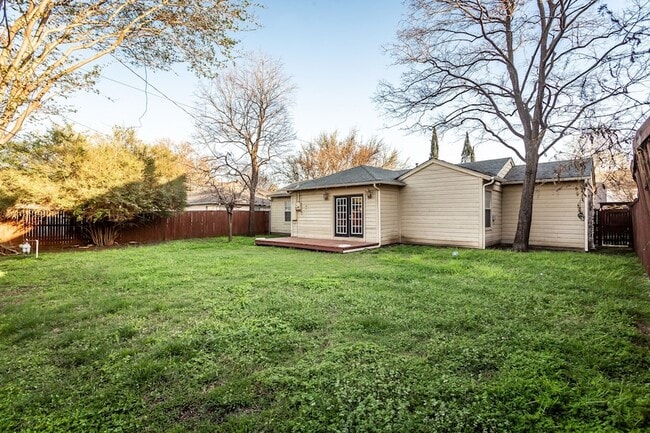 Building Photo - 6219 Penrose Ave