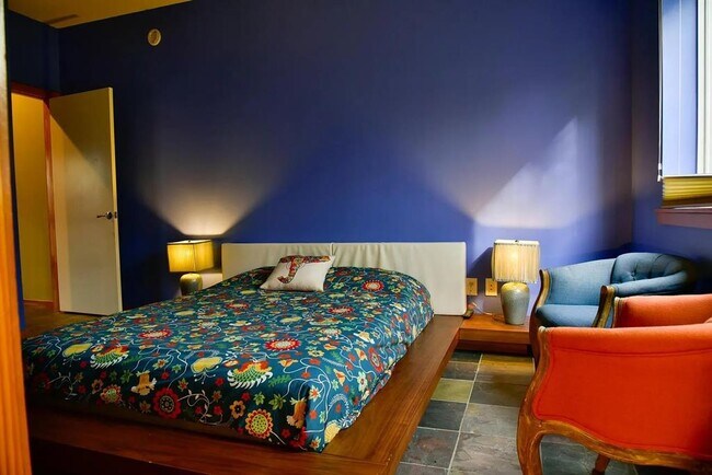 Building Photo - 2303 Whitney St