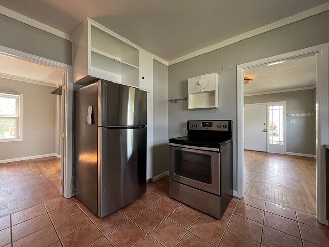 Building Photo - Charming St. Johns Bungalow with Fireplace, Bonus Space & Large Backyard