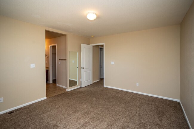 Building Photo - Well Maintained Home in Eastview Estates!