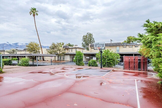 Building Photo - 3 Bed 2.5 Bath Pet-Friendly Retreat by The...