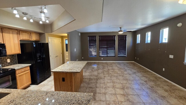 Building Photo - 16825 N 14th St