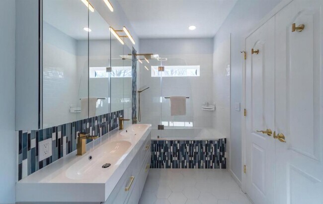 Building Photo - 6931 Rolling Creek Way