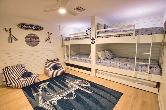 Building Photo - Seasonal Venice Island Pool Home half block from Golden Beach deeded access to the Gulf!