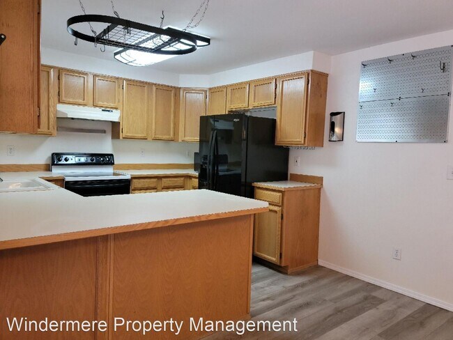 Building Photo - 3 br, 2.5 bath House - 943 NE Winston Drive