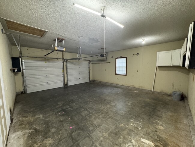 Building Photo - 125 SE 240th Rd