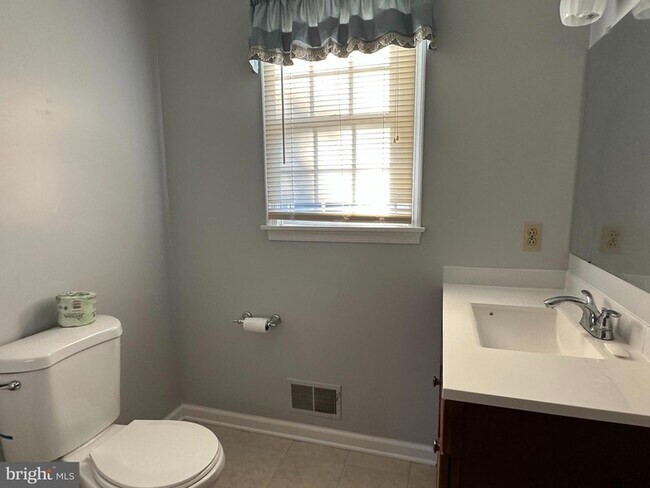 Building Photo - 703 Lora Ln