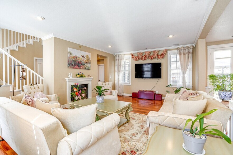 Building Photo - 1148 Promenade St