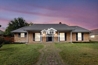 Building Photo - MOVE IN READY COMPLETELY UPDATED - 3BED/2B...