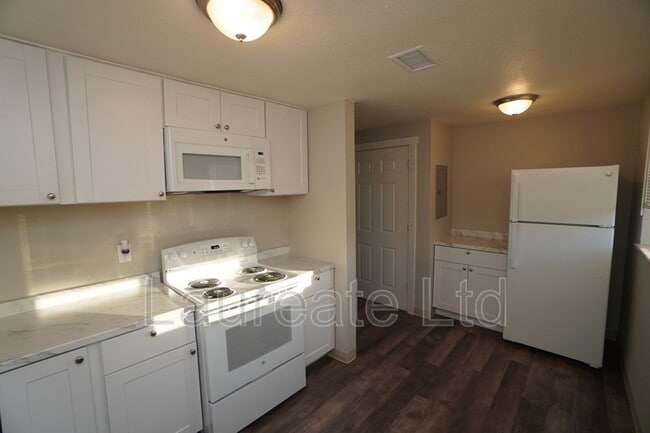 Building Photo - 677 Miller Ct