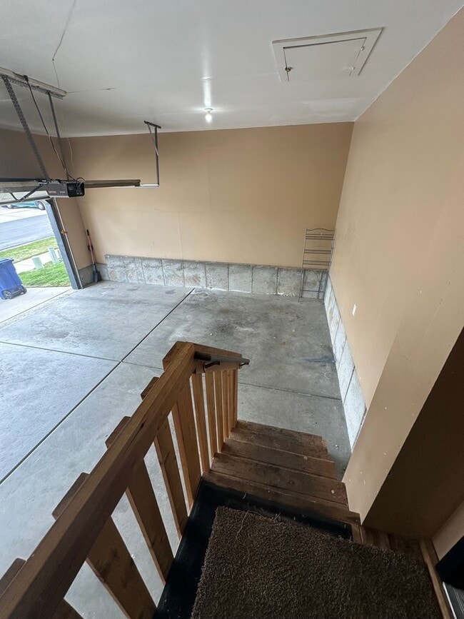 Building Photo - Great Family Home in Excellent West Jordan...